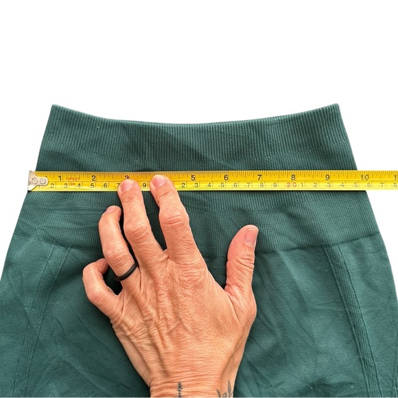 LULULEMON Forest Deep Dark Green Flow and Go Crop Leggings Sz 2 17”
A223 - Picture 7 of 8